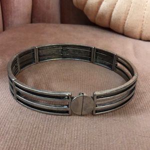 Silver-tone brass choker magnetic
